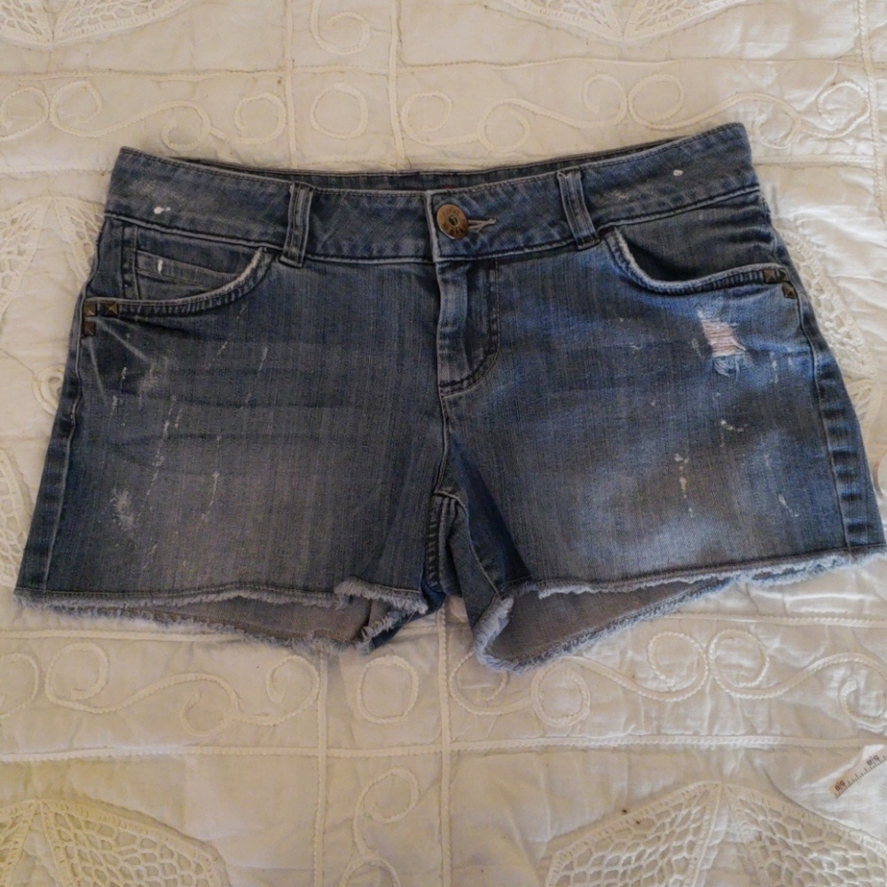 Elle Distressed Jean Shorts Size 6